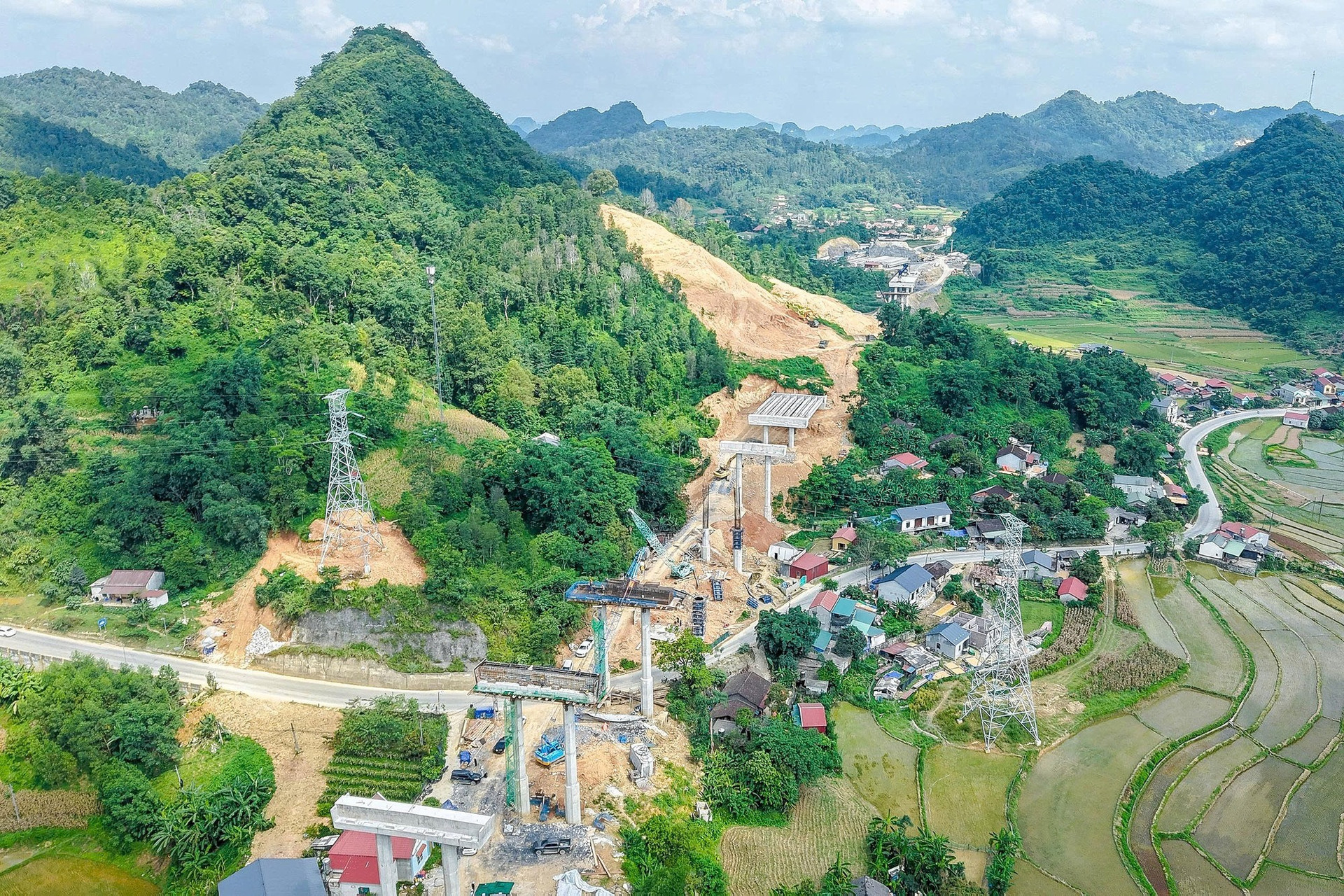 Tập đoàn Đèo Cả báo tin vui về dự án 23.000 tỷ kết nối Thủ đô với tỉnh miền núi giáp biên- Ảnh 1. Tập đoàn Đèo Cả báo tin vui về dự án 23.000 tỷ kết nối Thủ đô với tỉnh miền núi giáp biên- Ảnh 1.
