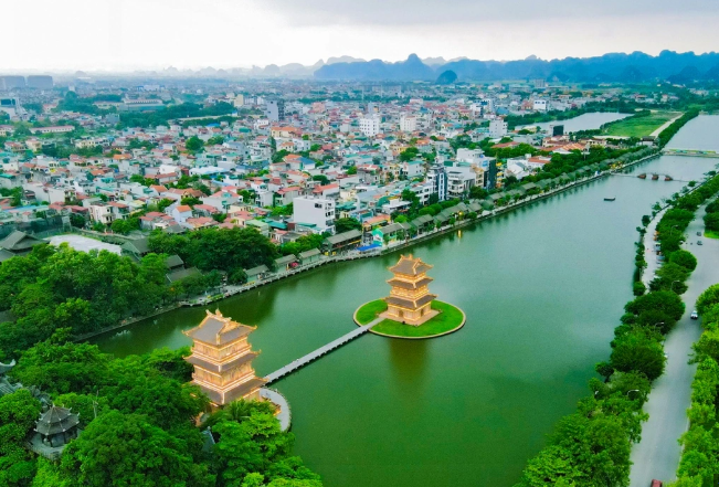 10 năm nữa, tỉnh sở hữu ‘vịnh Hạ Long trên cạn’ sẽ trở thành thành phố trực thuộc Trung ương- Ảnh 1. 10 năm nữa, tỉnh sở hữu ‘vịnh Hạ Long trên cạn’ sẽ trở thành thành phố trực thuộc Trung ương- Ảnh 1.