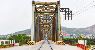 5 tháng nữa, cây cầu duy nhất ở Việt Nam có đường sắt chung đường bộ sẽ đi vào hoạt động