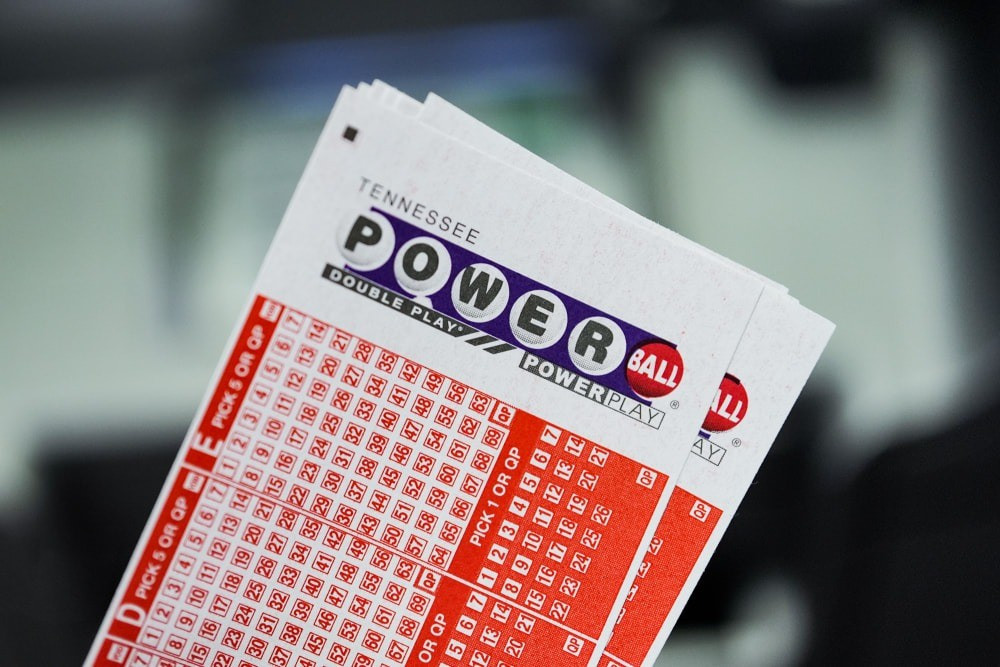 (Ảnh: AP) 250831-powerball-ticket-vl-922a.jpg