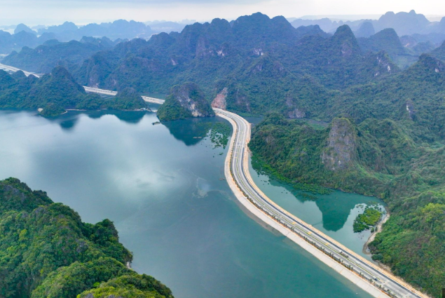 Tuyến đường bao biển dài gần 20km đẹp nhất Việt Nam, có hầm xuyên núi lớn nhất miền Bắc do Đèo Cả thi công- Ảnh 1. Tuyến đường bao biển dài gần 20km đẹp nhất Việt Nam, có hầm xuyên núi lớn nhất miền Bắc do Đèo Cả thi công- Ảnh 1.