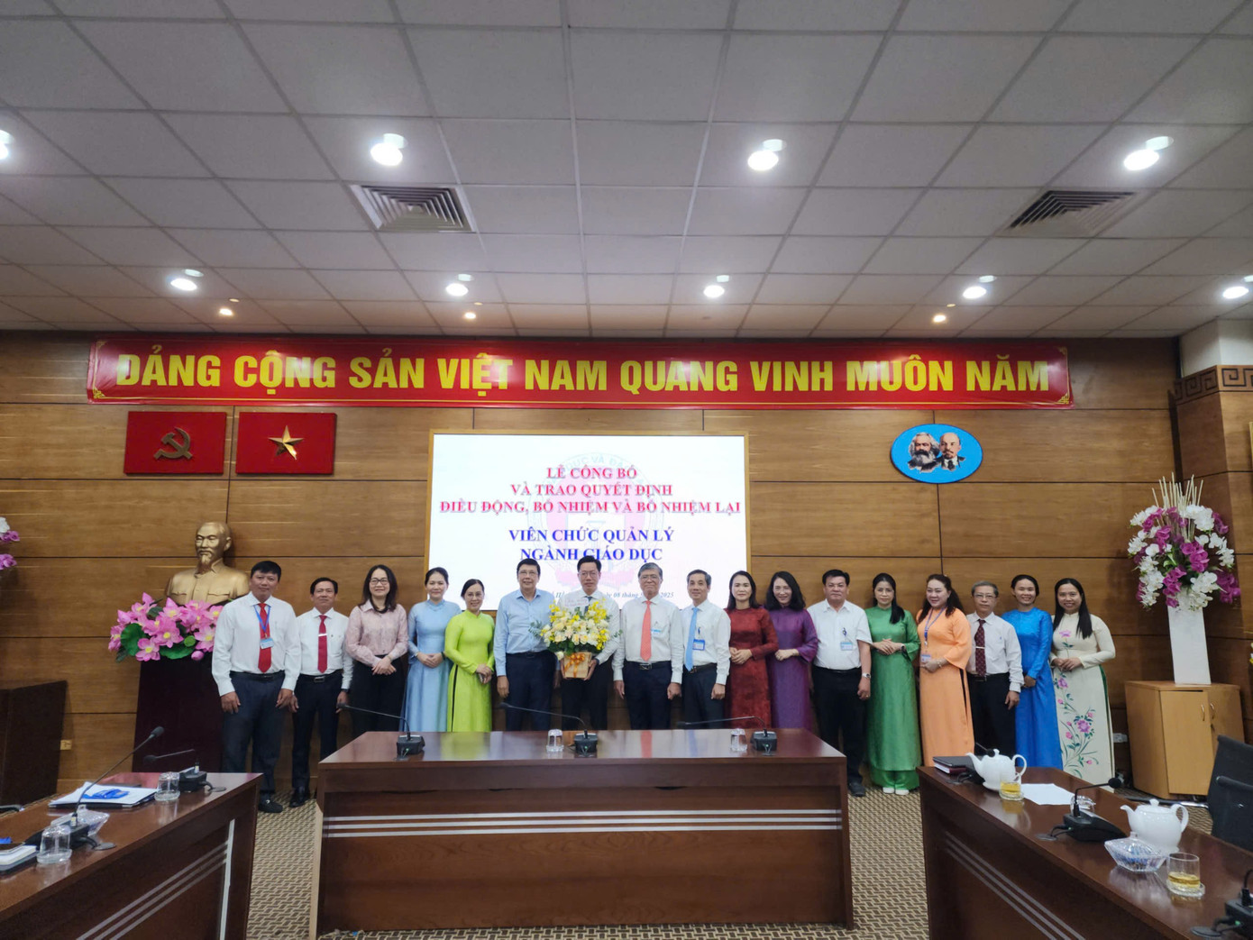 Bổ nhiệm hiệu trưởng loạt trường THPT công lập tại TPHCM c523bea6117c9a22c36d.jpg
