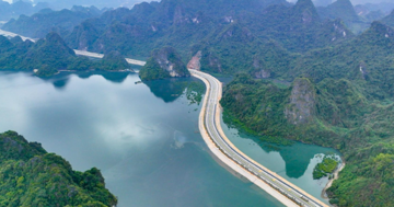 Tuyến đường bao biển dài gần 20km đẹp nhất Việt Nam, có hầm xuyên núi lớn nhất miền Bắc do Đèo Cả thi công