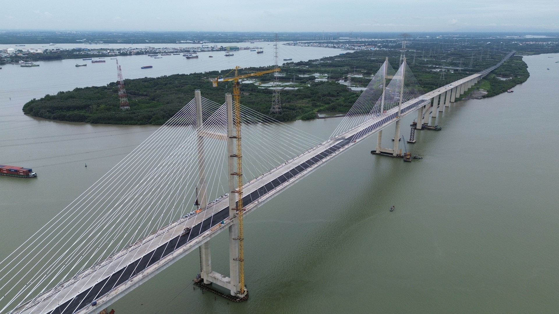 Cầu dây văng có tĩnh không cao nhất Việt Nam đón tin vui mới- Ảnh 2.