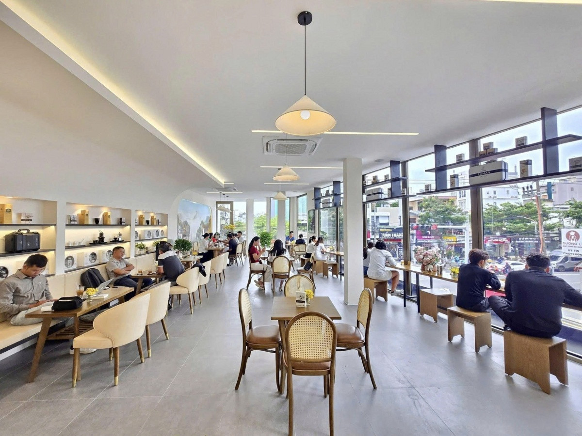 Ông Đặng Lê Nguyên Vũ khai trương cửa hàng Trung Nguyên Legend tại tuyến đường du lịch sầm uất bậc nhất Đà Nẵng