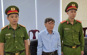 Bắt một cựu cán bộ đất đai