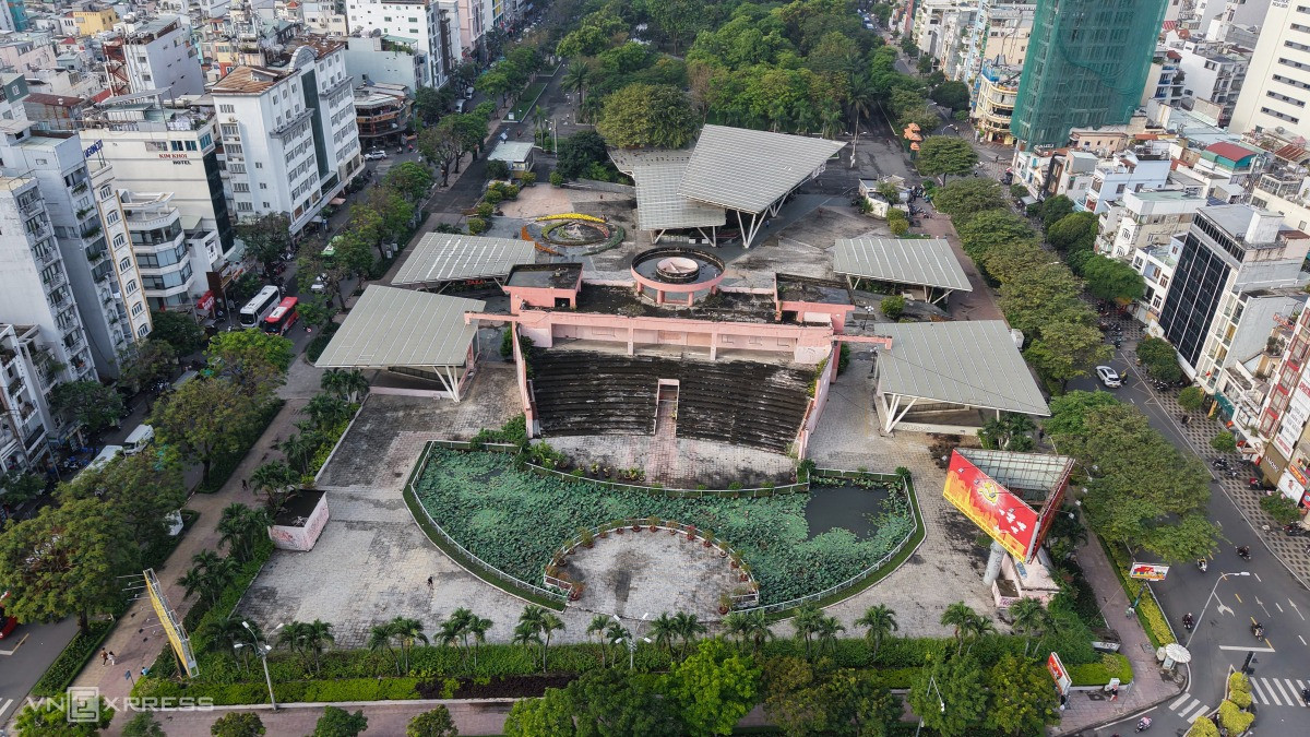 Sân khấu quy mô 1ha bị bỏ hoang giữa trung tâm TP sắp được 'hồi sinh' thành bãi xe metro- Ảnh 2. Sân khấu quy mô 1ha bị bỏ hoang giữa trung tâm TP sắp được 'hồi sinh' thành bãi xe metro- Ảnh 2.