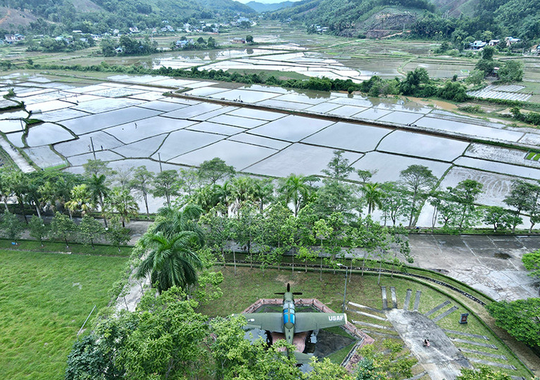 Không phải Nội Bài hay Tân Sơn Nhất, đây mới là sân bay quốc tế đầu tiên của Việt Nam: Trực tiếp Chủ tịch Hồ Chí Minh chỉ đạo, tốc độ xây dựng nhanh nhất thế giới- Ảnh 2. Không phải Nội Bài hay Tân Sơn Nhất, đây mới là sân bay quốc tế đầu tiên của Việt Nam: Trực tiếp Chủ tịch Hồ Chí Minh chỉ đạo, tốc độ xây dựng nhanh nhất thế giới- Ảnh 2.
