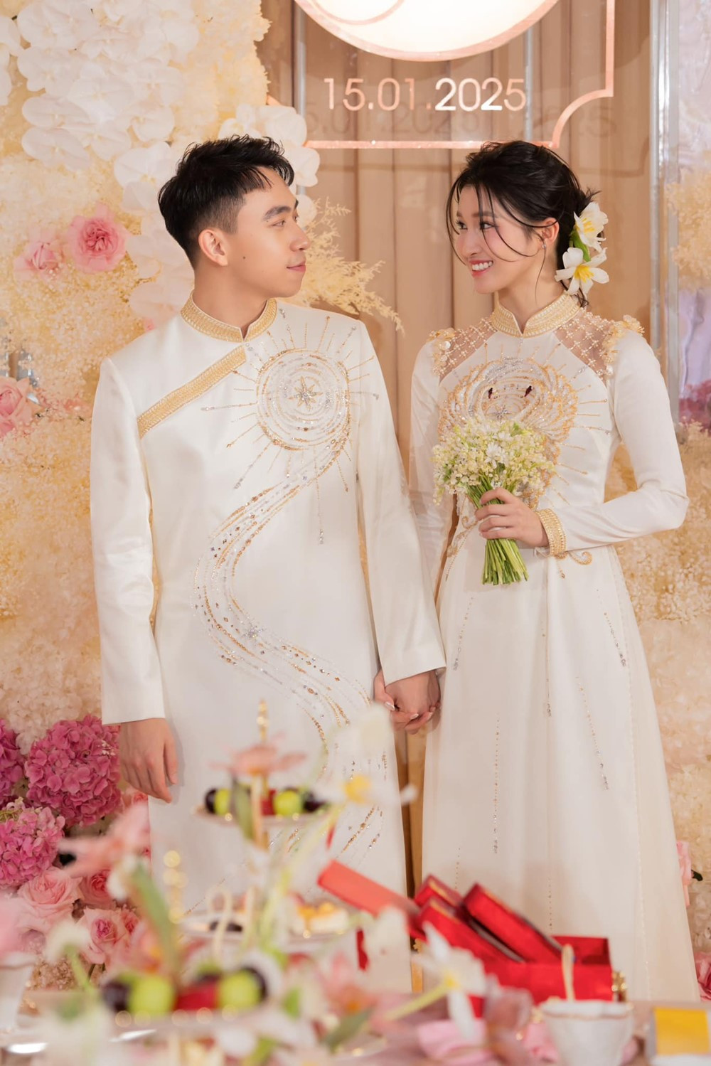 Rò rỉ thiệp cưới, ảnh cưới của Á hậu Phương Nhi và con trai tỷ phú Phạm Nhật Vượng, phát hiện một chi tiết hiếm gặp - ảnh 3