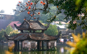 Cách trung tâm Hà Nội 20km có một ngôi chùa cổ gần 1.000 năm tuổi nép mình dưới chân núi, được công nhận là Di tích Quốc gia đặc biệt