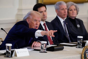Ông Trump bơm 100 tỷ USD vào Venezuela, tuyên bố sở hữu 55% trữ lượng dầu mỏ thế giới