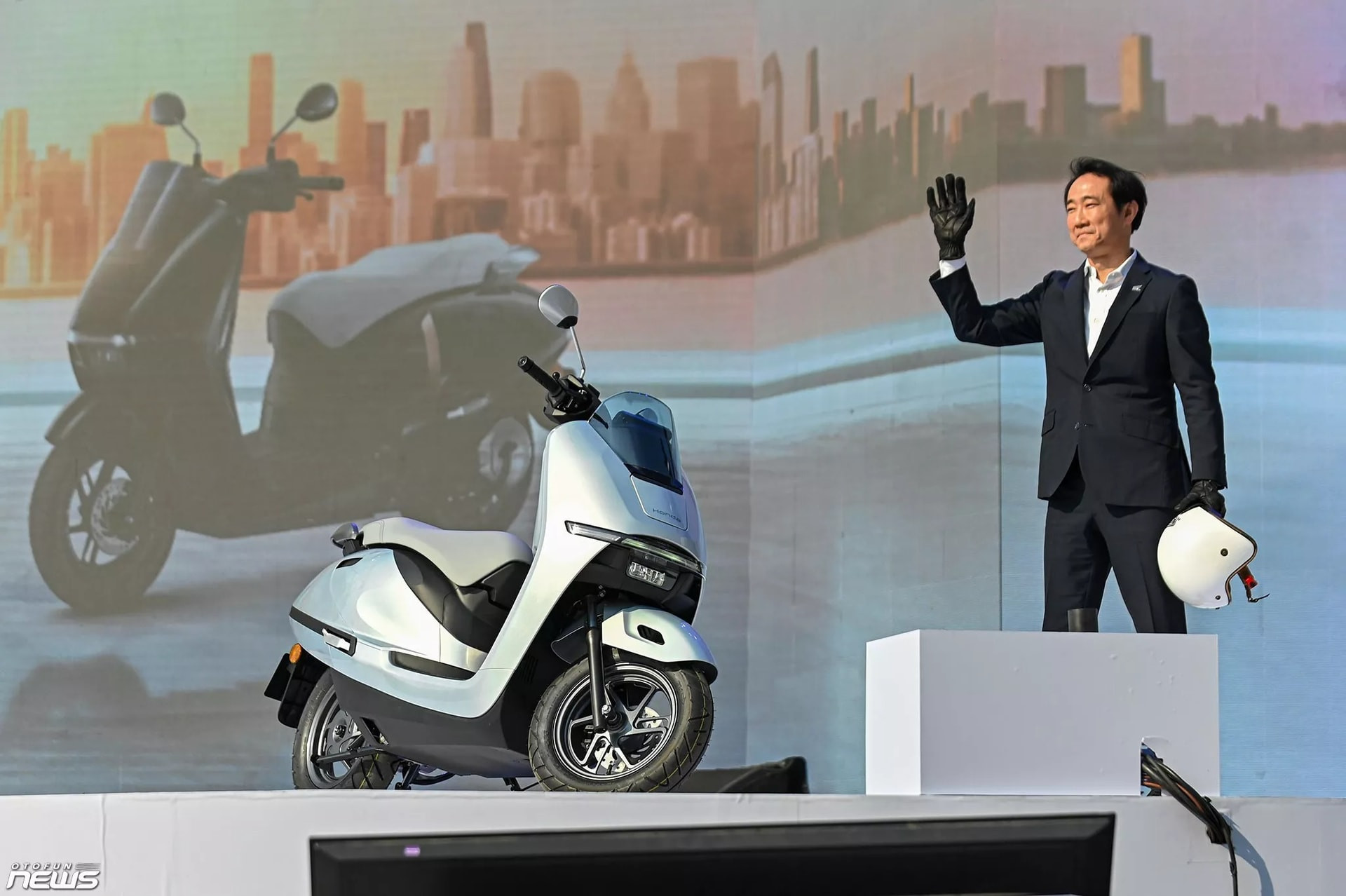 honda-uc3-chinh-thuc-ra-mat-1.jpg