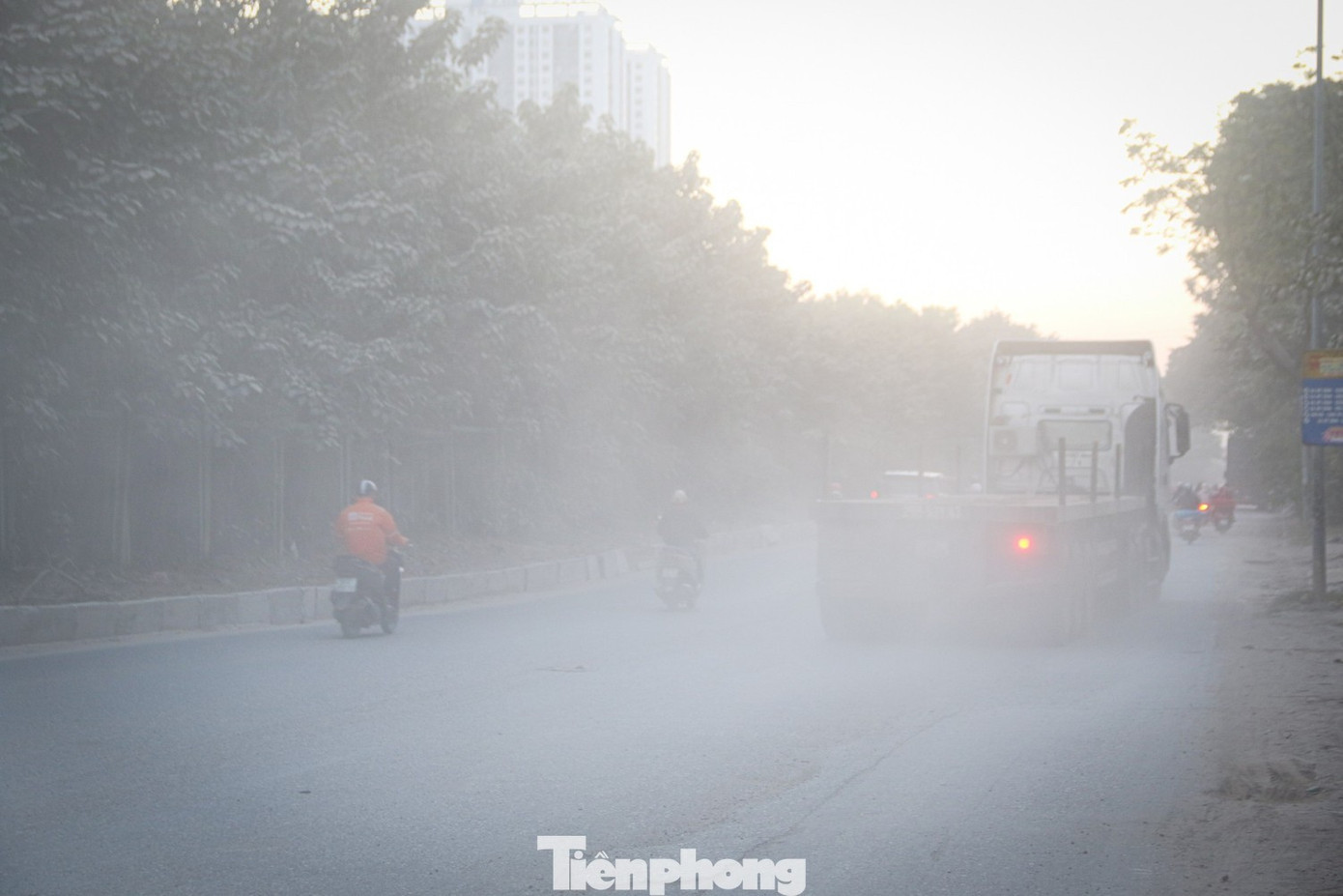 Ô nhiễm không khí tại Hà Nội và các tỉnh/thành phố lân cận gia tăng sáng nay (11/1). image.jpg
