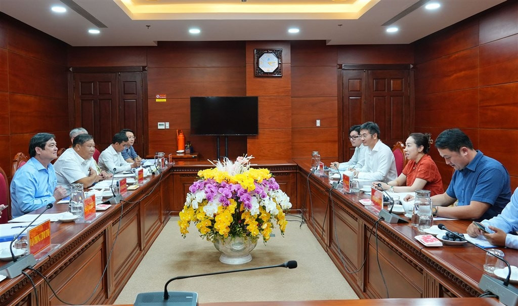 Quang cảnh buổi làm việc