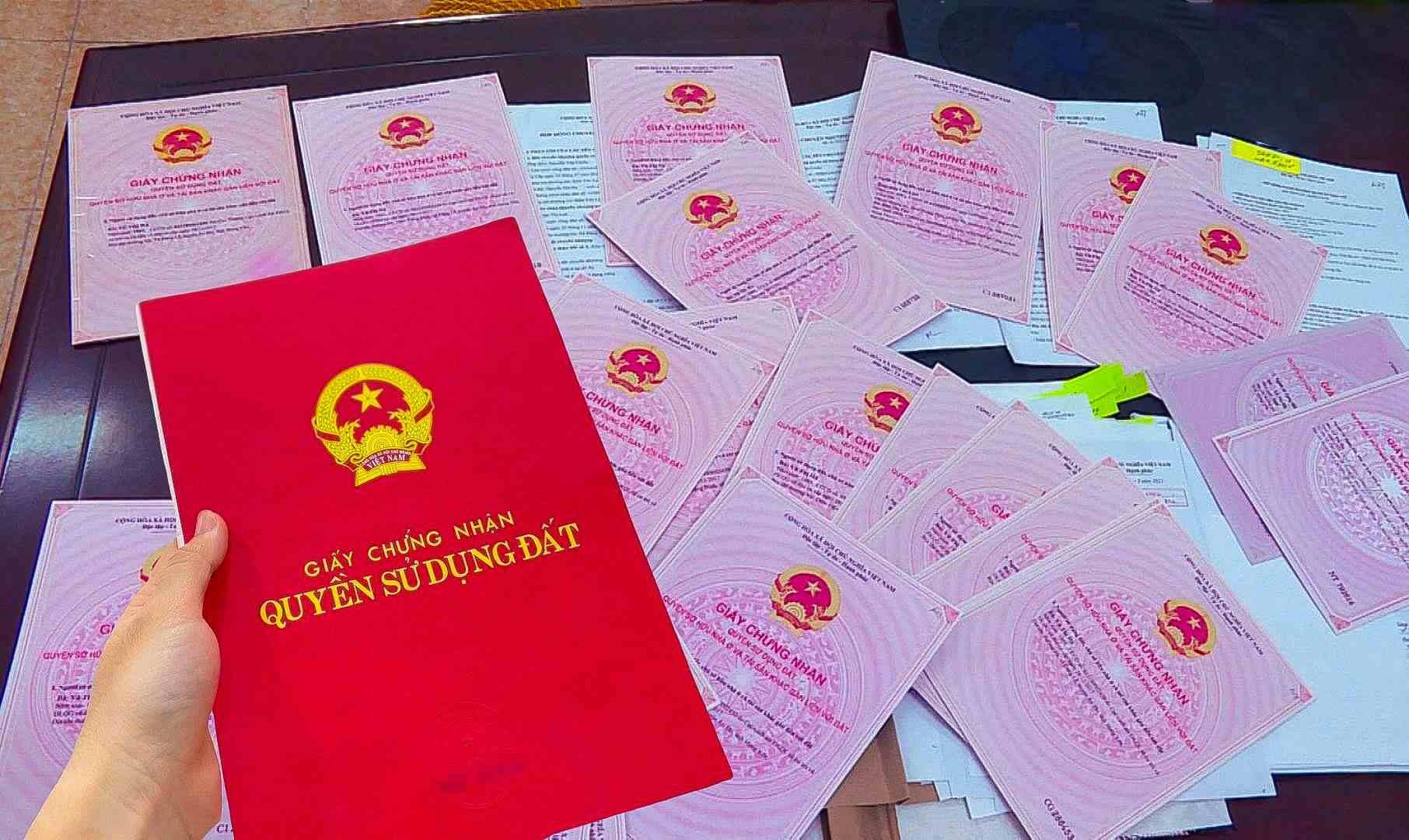 Từ giờ, ‘sổ trắng’, ‘sổ xanh’ vẫn được công nhận để cấp sổ đỏ- Ảnh 1. Từ giờ, ‘sổ trắng’, ‘sổ xanh’ vẫn được công nhận để cấp sổ đỏ- Ảnh 1.