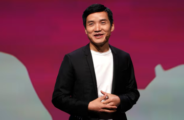 Truy nã một CEO hãng điện thoại