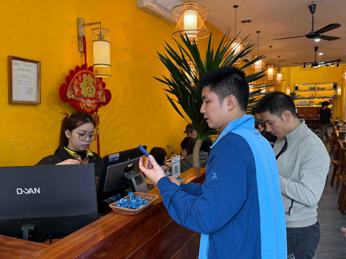 Phát hành hóa đơn và lấy hóa đơn điện tử đã thành thói quen với nhiều người. cd92d999-9cbe-43ce-bad5-02d57fb11c19.jpg