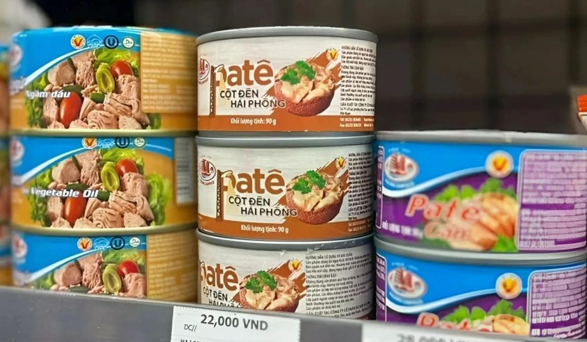 Hàng loạt siêu thị đã thu hồi sản phẩm patê Cột Đèn Hải Phòng ngay sau khi vụ việc xảy ra. pate-cotdensss-18355776.jpg
