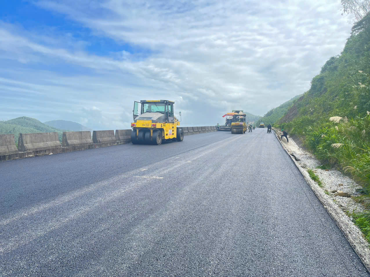 Tuyến cao tốc nối 2 TP của Việt Nam được chi hơn 3.000 tỷ lên đời đang gấp rút về đích- Ảnh 2. Tuyến cao tốc nối 2 TP của Việt Nam được chi hơn 3.000 tỷ lên đời đang gấp rút về đích- Ảnh 2.