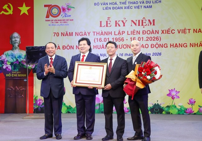 Liên đoàn Xiếc Việt Nam nhận Huân chương Lao động hạng Nhất - ảnh 2