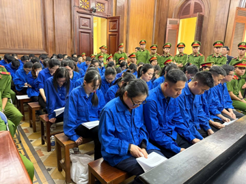 Kỷ lục: 100 bị cáo cùng 140 luật sư tham gia phiên tòa xét xử vụ phát hành gần 220.000 phiếu kết quả thử nghiệm giả