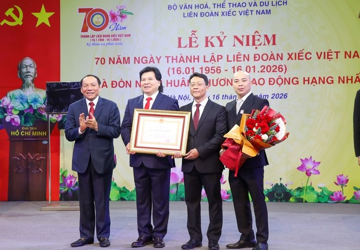 Liên đoàn Xiếc Việt Nam nhận Huân chương Lao động hạng Nhất
