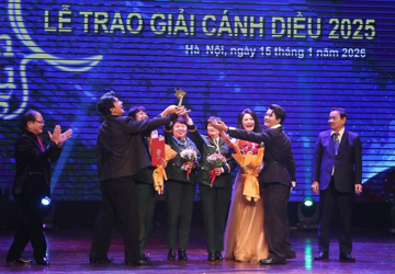 Mưa đỏ đón tin vui lớn