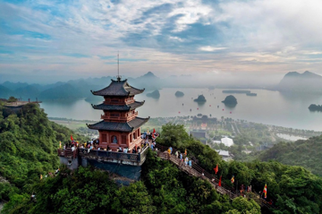 Ngôi chùa lớn nhất thế giới của Việt Nam nằm trong quần thể 5.000ha, đang được hoàn thiện hồ sơ trình UNESCO công nhận Di sản thế giới