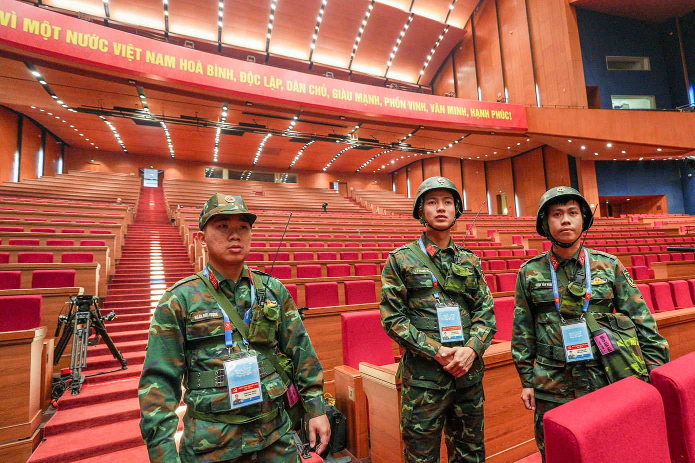 Lực lượng an ninh đang triển khai nhiều nhiệm vụ nhằm đảm bảo Đại hội diễn ra an toàn, trang trọng. tp.jpg