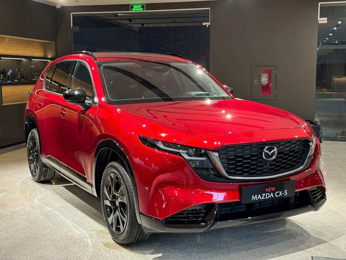 Mazda CX-5 thế hệ mới được trưng bày tại Việt Nam. Ảnh: Đại lý. mazda-cx-5-the-he-moi-flagship-showroom.jpg