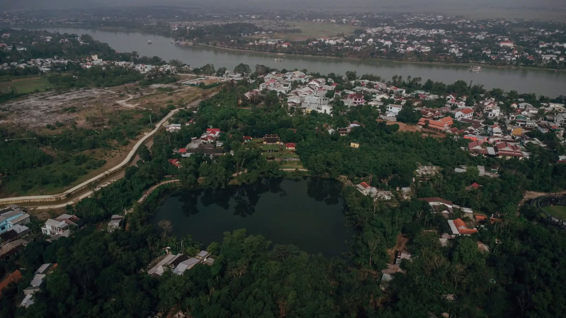 Điện thờ voi quy mô 2.000m2 giữa lòng cố đô Huế: Kiến trúc kết tinh của tín ngưỡng, phong thủy và mỹ học triều Nguyễn- Ảnh 1. Điện thờ voi quy mô 2.000m2 giữa lòng cố đô Huế: Kiến trúc kết tinh của tín ngưỡng, phong thủy và mỹ học triều Nguyễn- Ảnh 1.