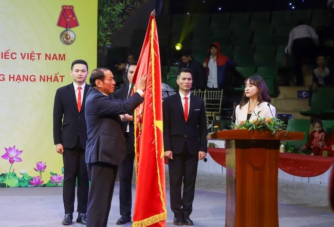 Liên đoàn Xiếc Việt Nam nhận Huân chương Lao động hạng Nhất - ảnh 1