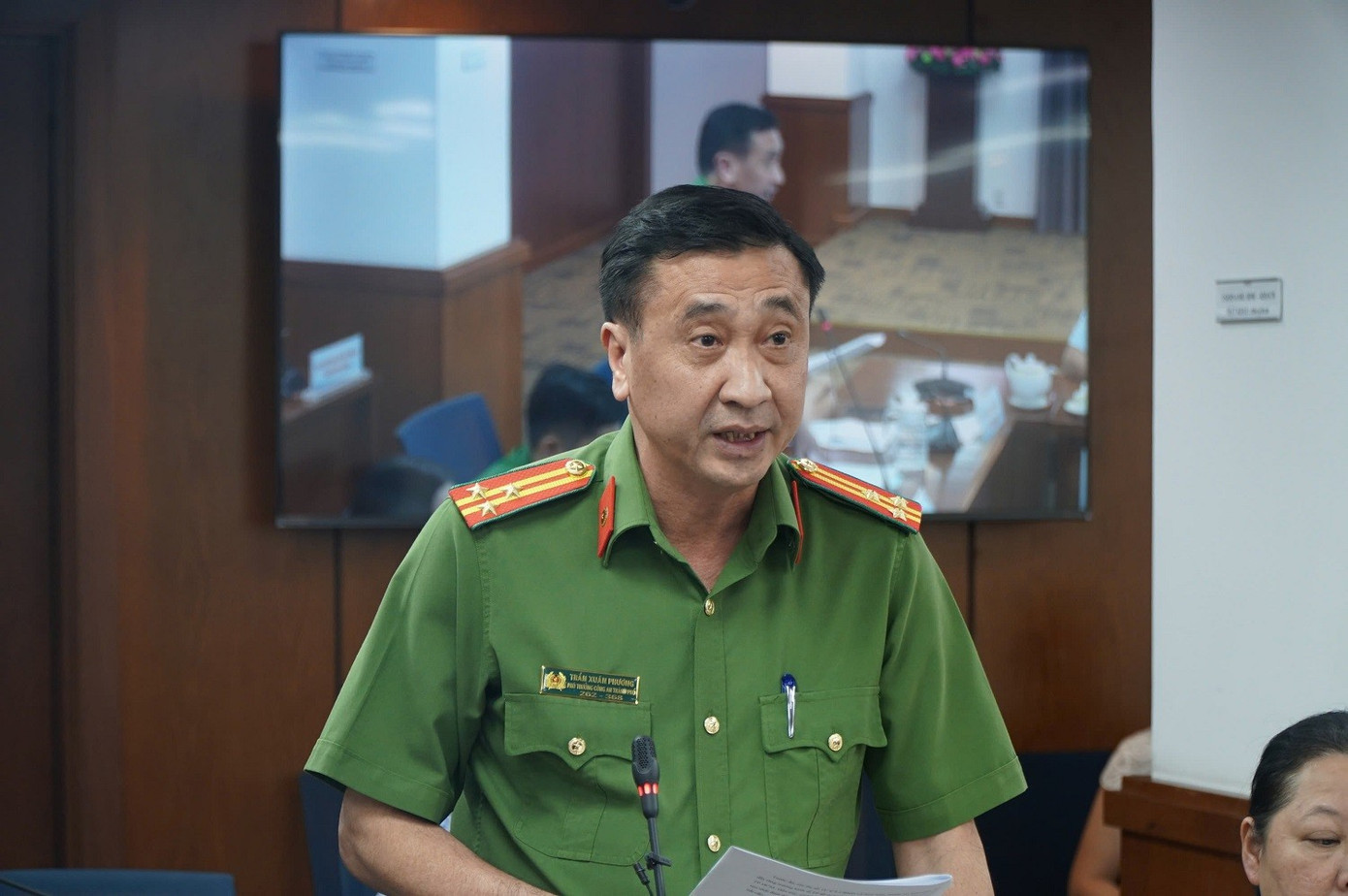 Thượng tá Trần Xuân Phương, Phó trưởng Phòng Cảnh sát Phòng cháy chữa cháy và Cứu nạn cứu hộ (PC07), Công an TP.HCM thông tin tại buổi họp báo hoa-hoan-2.jpg