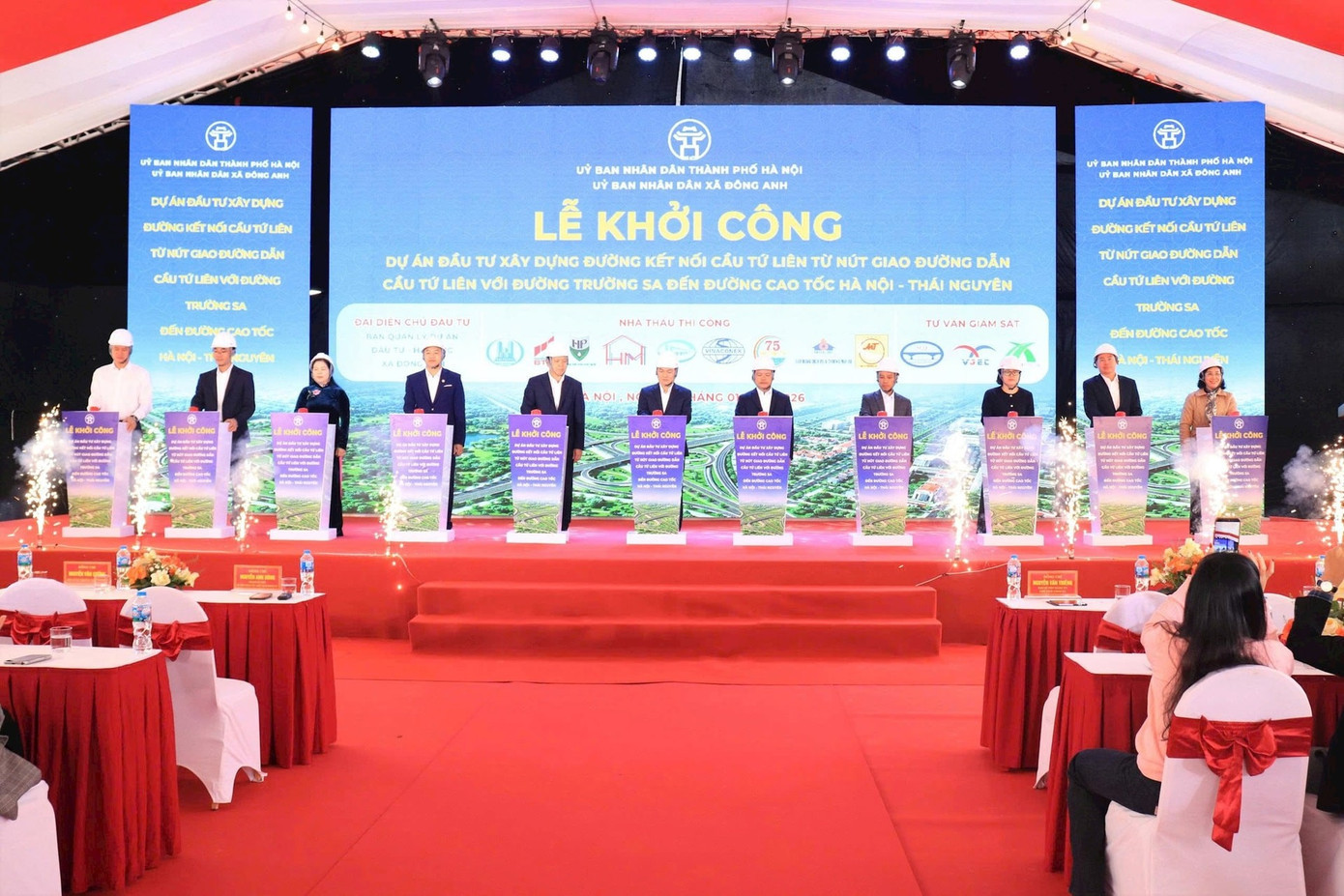 Các đại biểu làm lễ khởi công dự án an-nut-khoi-cong-danh.jpg