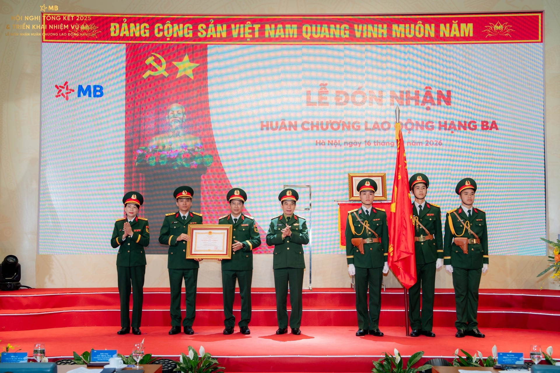 MB đón nhân Huân chương Lao động Hạng Ba
