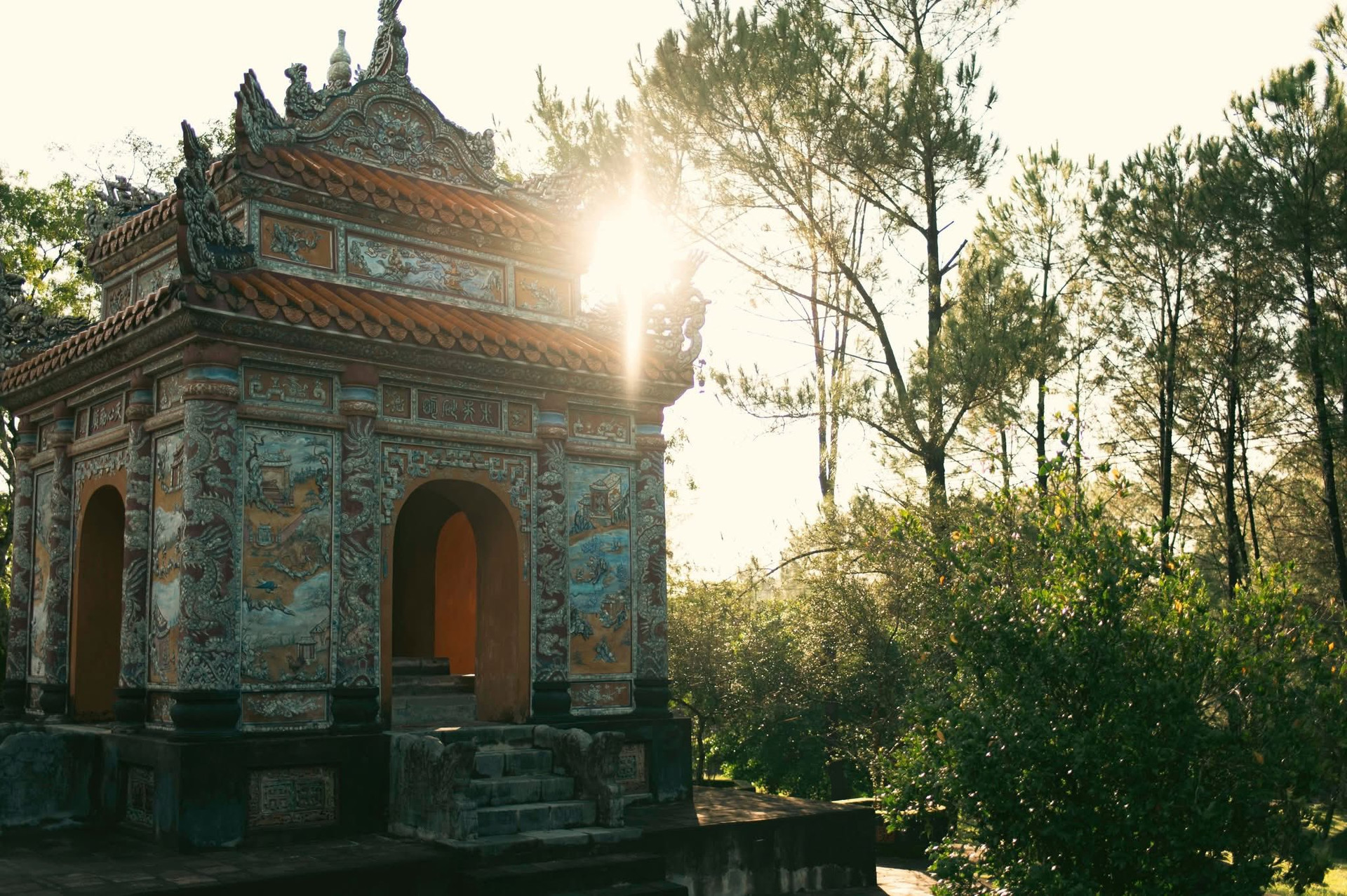 Lăng của vị vua đoản mệnh được xây dựng từ biến cố lịch sử suốt 35 năm: Trở thành giao lộ của kiến trúc và lịch sử triều Nguyễn- Ảnh 5. Lăng của vị vua đoản mệnh được xây dựng từ biến cố lịch sử suốt 35 năm: Trở thành giao lộ của kiến trúc và lịch sử triều Nguyễn- Ảnh 5.