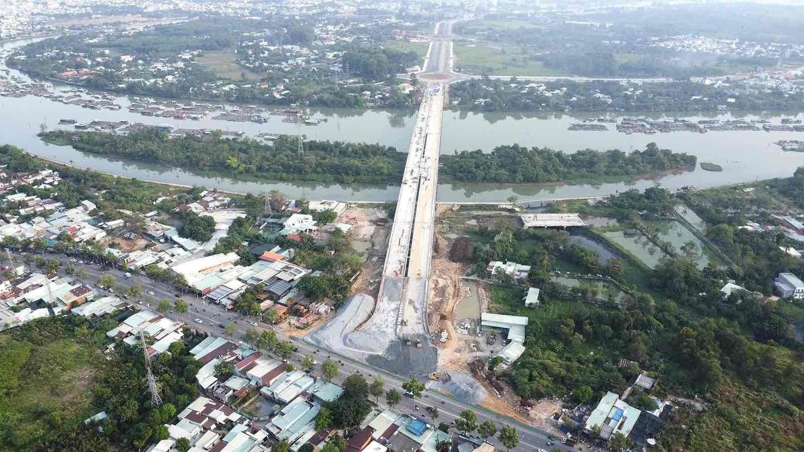 Chỉ 2 tuần nữa, chính thức thông xe cầu kết nối ‘siêu phường’ của Việt Nam- Ảnh 2. Chỉ 2 tuần nữa, chính thức thông xe cầu kết nối ‘siêu phường’ của Việt Nam- Ảnh 2.