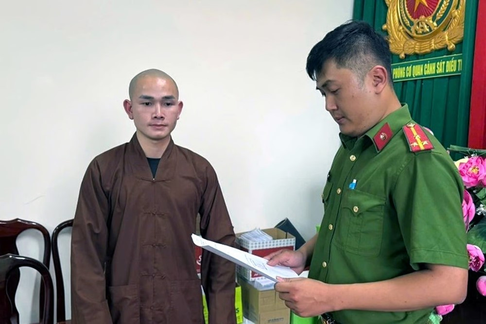 Khởi tố một tu sĩ Phật giáo sở hữu kênh TikTok 1,2 triệu lượt theo dõi - ảnh 1