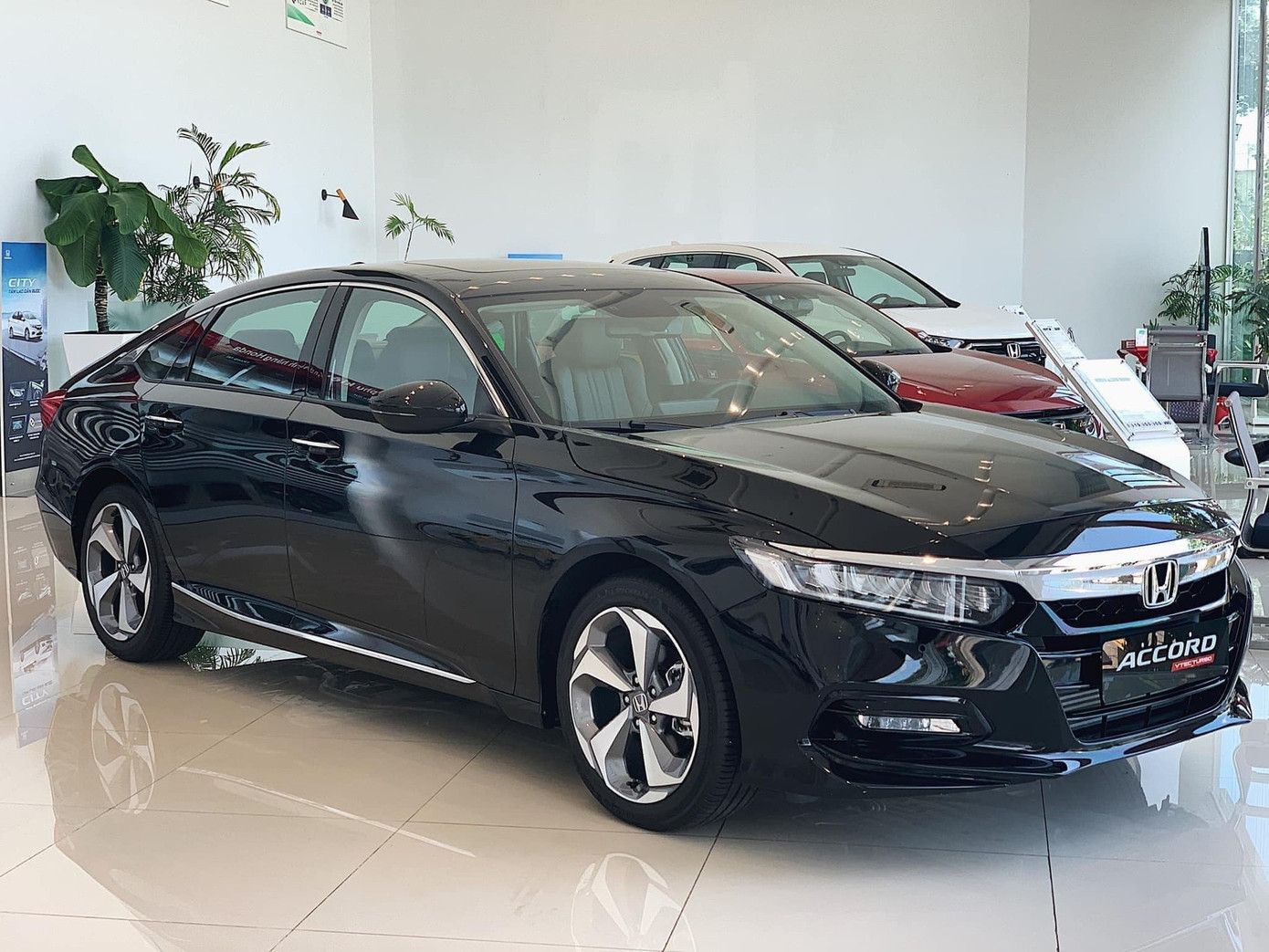 Honda Accord bán tại nước ta vẫn là mẫu thế hệ cũ. Ảnh: Đại lý 3821729873241992668124329112671577307704055n-1697604101730189394516-1697615461231-16976154613171275254427.jpg
