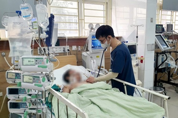 Bác sĩ cảnh báo hiểm họa từ những bữa nhậu, ‘cuộc vui’ cuối năm
