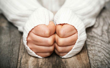 Đừng chủ quan khi tay chân lạnh buốt, đó có thể là dấu hiệu của các bệnh lý nghiêm trọng, đặc biệt phụ nữ sau 40 tuổi càng nên cẩn thận