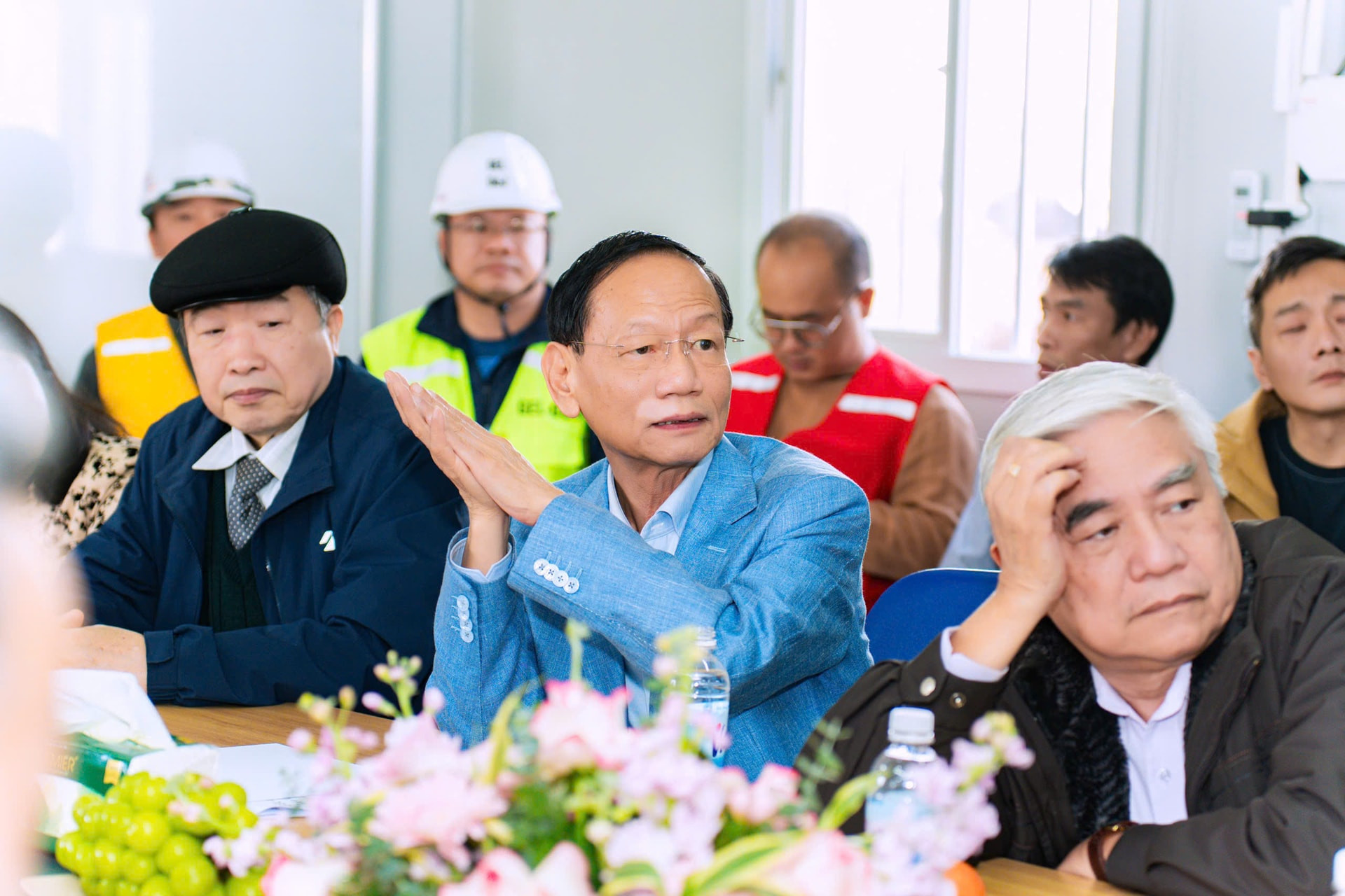 7d3384fa-0ff9-46e0-b768-696a6ae030d8-ong-vu-van-tien-tham-quan-va-lam-viec-tai-du-an-nha-may-san-xuat-omoda-and-jaecoo-viet-nam.jpg