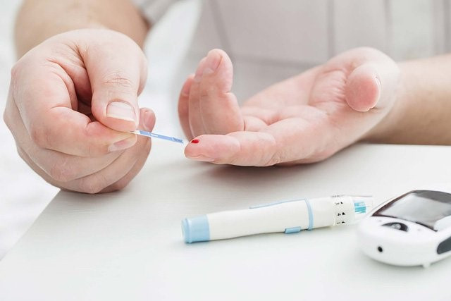 Đừng chủ quan khi tay chân lạnh buốt, đó có thể là dấu hiệu của các bệnh lý nghiêm trọng, đặc biệt phụ nữ sau 40 tuổi càng nên cẩn thận - ảnh 3