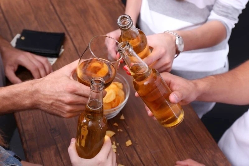Bác sĩ cảnh báo hiểm họa từ những bữa nhậu, ‘cuộc vui’ cuối năm - ảnh 2
