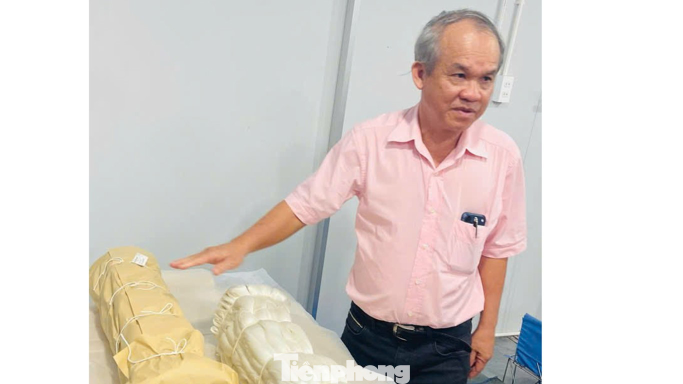 Bầu Đức giới thiệu với khách mời về mô hình kinh doanh mới. Ảnh: Lý Thành Tâm. tp-1.jpg