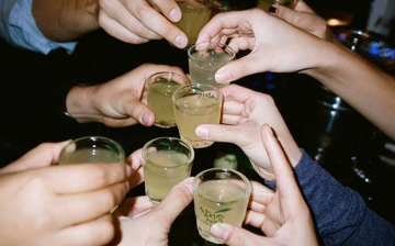 Gen Z 'quay lưng' với đồ uống có cồn, khiến 830 tỷ USD của ngành này 'bốc hơi' nhanh chóng