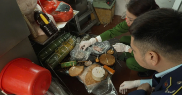 Hà Nội: Phát hiện cơ sở dùng chất cấm sản xuất 300 tấn giò chả