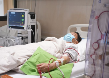 Nam thanh niên 26 tuổi thấy mắt mờ dần, đi xét nghiệm phát hiện suy thận giai đoạn cuối