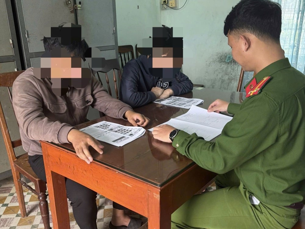 Kiểm tra điện thoại, tài khoản ngân hàng của N.V.L. SN 2009 và B.T.D. SN 2008, phát hiện giao dịch 1,3 tỷ trong 3 ngày - ảnh 1