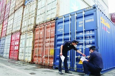 Nhiều doanh nghiệp FDI do Chi cục Hải quan khu vực II quản lý nợ thuế lớn, nhưng ngừng hoạt động gây khó khăn cho công tác truy thu. hq-1763629499.jpg